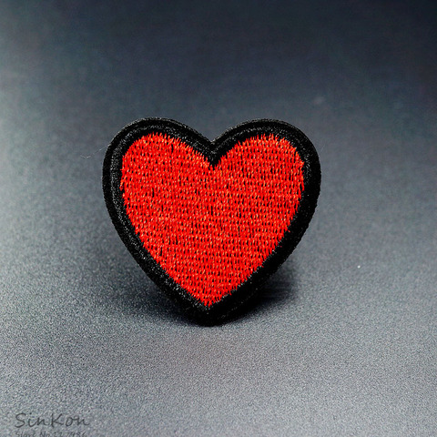 Corazón (tamaño: 4,0x4,2 cm), parche de hierro DIY, etiqueta bordada para coser adhesivos para ropa, accesorios de ropa, insignia ► Foto 1/6