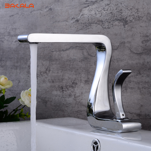 Grifo de baño de diseño moderno con acabado cromado, mezclador de agua caliente y fría en cascada para lavabo de F-8152 de baño ► Foto 1/6