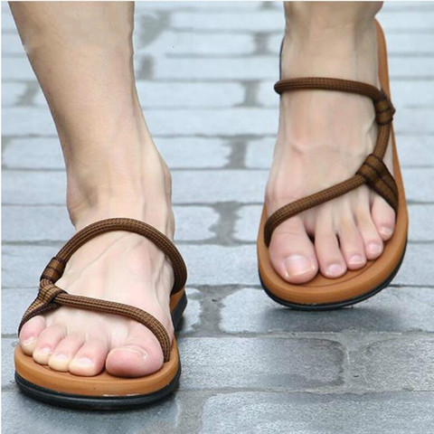 Sandalias romanas de gladiador para Hombre, chanclas planas sin