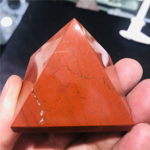 Piedra de cuarzo y cristal jaspe rojo natural, 100%, pirámide, cura a través de reiki y chacra ► Foto 1/6