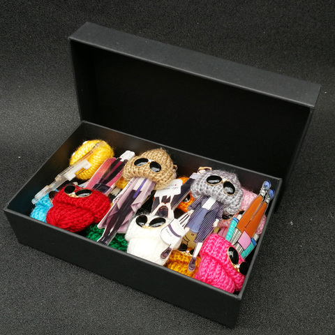 Broche de gafas de sol esmaltadas para mujer, broche acrílico de dibujos animados, accesorios de joyería en caja de regalo ► Foto 1/6