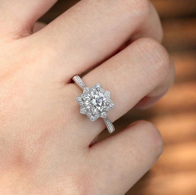 Anillo romántico de cristal blanco con flor de nieve para mujer, sortija de compromiso de color plateado de lujo, joyería de boda para mujer ► Foto 1/2