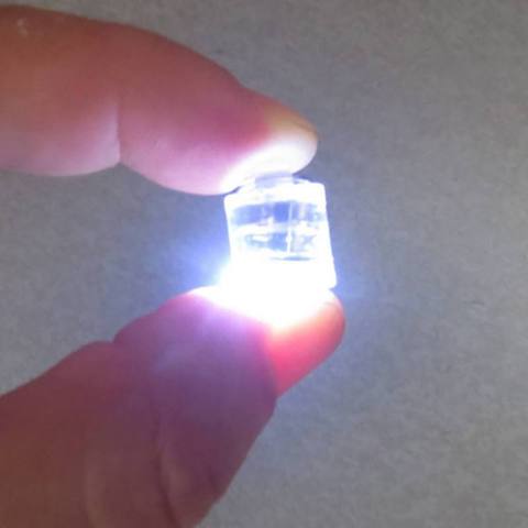 Mini LUZ DE PESCA electrónica subacuática, lámpara de atracción de peces, señuelo LED, luz de pesca intermitente, señuelos de cebo de calamar ► Foto 1/6