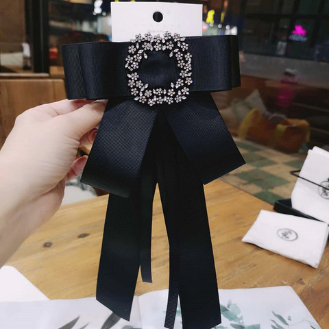 De moda cinta arco corbata de las mujeres estilo coreano de ciruela flor broche de diamantes de imitación cuello de la camisa de flores accesorios de ► Foto 1/6