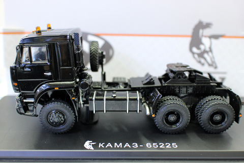 TRACTOR KAMAZ de escala 1/43, TRACTOR Dieast para regalo de colección, negro, novedad, 65225 ► Foto 1/6