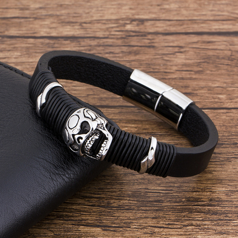 Pulsera de cuero negra con calavera Punk Rock para hombre, brazalete de acero inoxidable con imán, accesorios de lujo, 2022 ► Foto 1/4