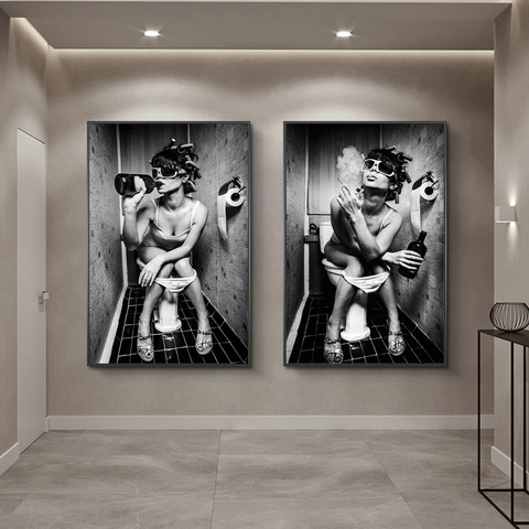 Sexy chica se sienta en un inodoro nórdicos de pósteres e impresiones artísticos en blanco y negro de pinturas en la pared imágenes artísticas Cuadro ► Foto 1/6