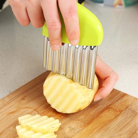 Rebanadores ondulados de cebolla y patatas fritas, cortador corrugado para ensalada, rebanadas de patatas fritas, cuchillo, producto de cocina ► Foto 1/6