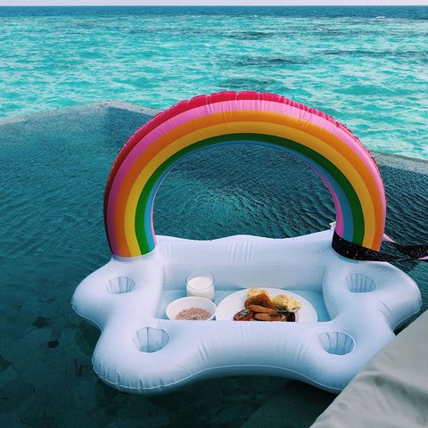 Flotador inflable para piscina, cubo de fiesta de verano, portavasos de nube de arcoíris, enfriador de cerveza, mesa, bar, bandeja de playa, anillo de natación ► Foto 1/6