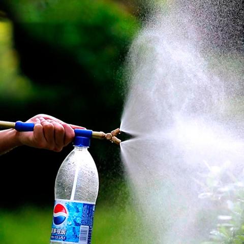 Botella de coque tipo neumático pequeño doble cabeza Agua pulverizada Mister botella de coque de bebida de mano tipo rociador salvaje ► Foto 1/6