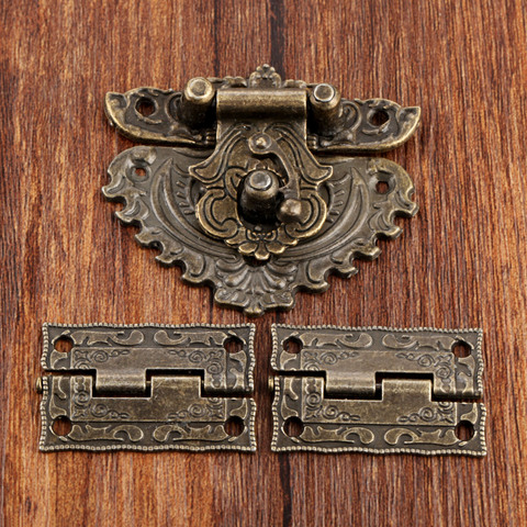 Ferretería de bronce antiguo para muebles, paquete que incluye cerradura para cerrojo y 2 bisagras de armario decorativas, para caja de madera o joyero ► Foto 1/6