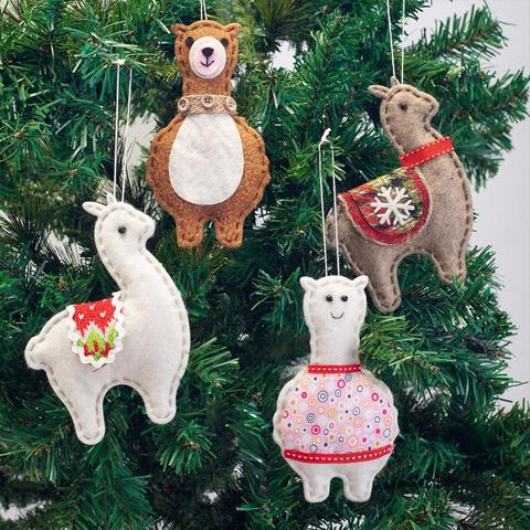 Mini colgantes de fieltro para árbol de Navidad, conjunto de adornos con letras Merry Christmas de alpacas de felpa para adornos para colgar para el hogar, decoración, 4 Uds. ► Foto 1/6