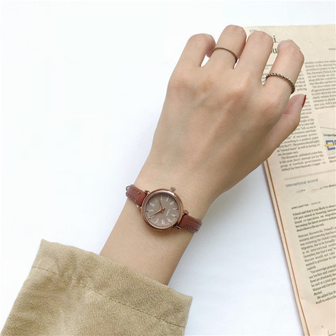 2022 Retro Relojes de mujer Vintage cualidades pequeñas señoras relojes Vintage Pulsera reloj pulsera de cuero de la marca de moda mujer reloj ► Foto 1/5