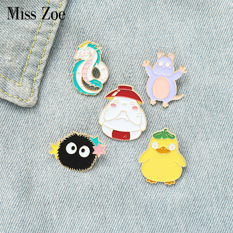 Espíritu mundo esmalte Pin dragón Mouse pato zanahoria carbón broches bolsa Pin de solapa de la infancia de película de dibujos animados insignia regalo de la joyería para los niños ► Foto 1/6