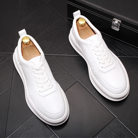 Zapatos planos con cordones para hombre, zapatillas de cuero genuino, con plataforma, color blanco, estilo británico ► Foto 1/2