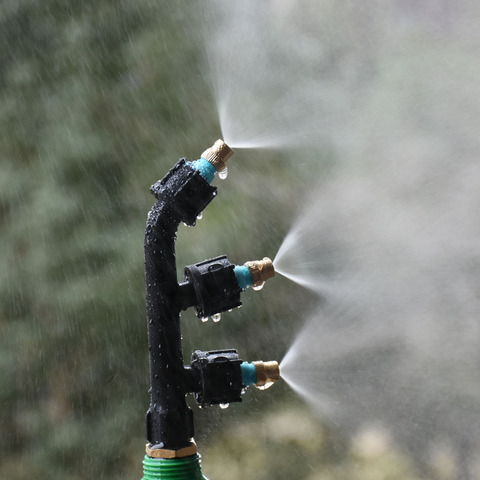 Boquilla de rociador de jardín con rosca de 1/2 y 1/4 pulgadas, boquilla de niebla de agua de 1/2/3 agujeros, aspersores de jardín, riego, 1 Uds. ► Foto 1/6