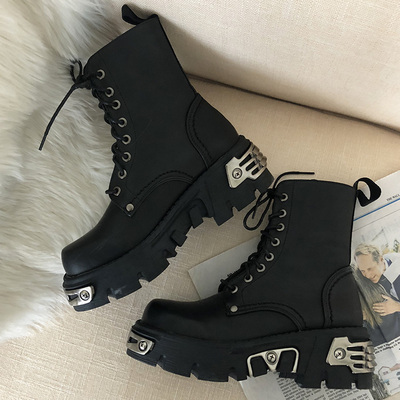 Botines de mujer de plataforma de estilo Punk, botas de moto a la moda para mujer, zapatos gruesos de mujer con decoración de Metal, color negro, tallas grandes 41 43 44 ► Foto 1/6