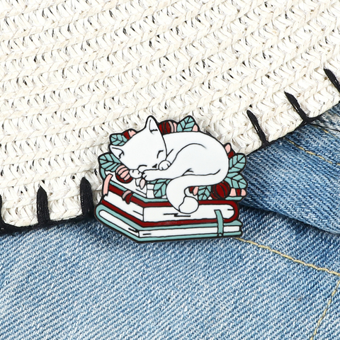 Pin esmaltado de gato para lectura, broche de dibujos animados para gato, para gato, para amantes de los animales, insignia, bolsa, ropa, solapas, regalos de joyería ► Foto 1/6