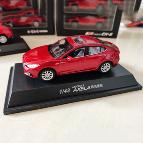 Coche en miniatura de aleación de Metal para adultos, Mazda 3 AXELA 1:43, vehículo de colección, decoración de juguetes para niños, pantalla, ornamento de regalo de recuerdo ► Foto 1/3