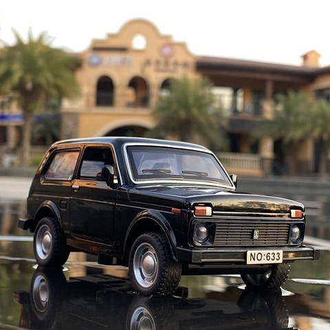 Coche de juguete de aleación ruso LADA NIVA para niños, juguete de fundición de Metal fundido a presión, con luz y música, 1/32 ► Foto 1/4