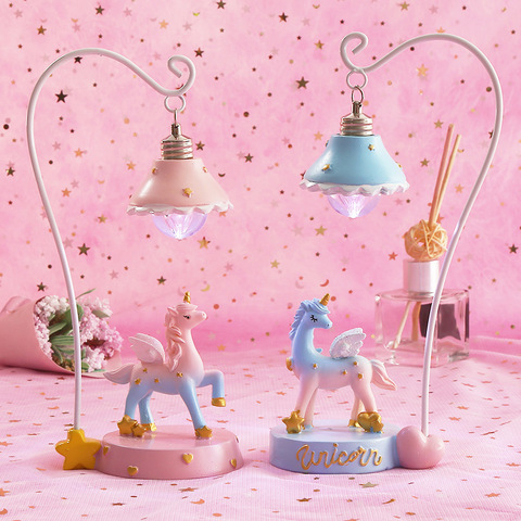 Lámpara de mesa pequeña de unicornio, decoración creativa para mesita de noche, regalo para pareja, regalo de escritorio para estudiantes, luces decorativas para habitación con premios para niños ► Foto 1/5