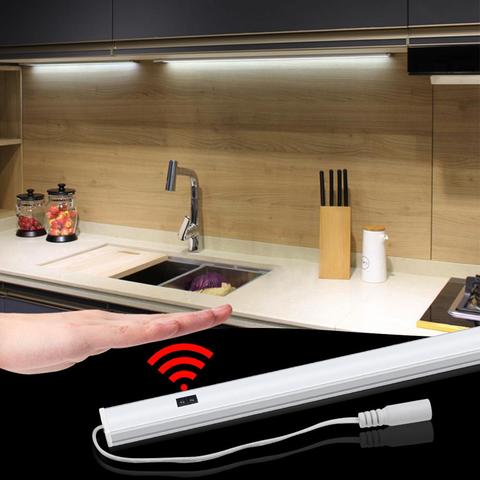 12 V Sensor LED lámpara de luz de gabinete Sensor de movimiento de mano Luz de cocina onda de mano Barra de luz LED dormitorio armario armario luz Luz de ► Foto 1/6