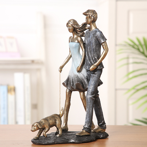 Estatuilla de amantes que caminan con perros estatua pareja parque de resina miel mano en mano novio adorno decoración manualidad para regalo para novia ► Foto 1/6