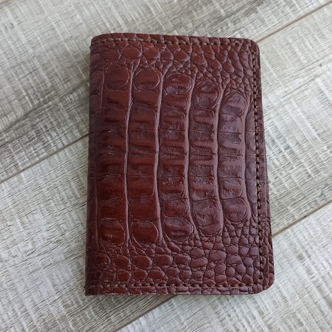 Funda de pasaporte hecha de cuero genuino con relieve 