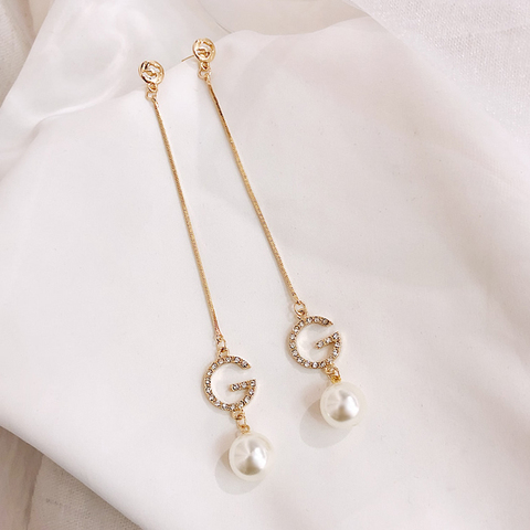 De Lujo letra G enlace aros colgantes Cadena de perlas de cristal de imitación alfabeto marca pendientes Barra de rosca larga pendiente para las mujeres ► Foto 1/6