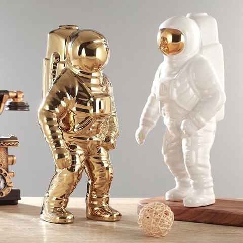 Escultura de astronauta en el espacio dorado para hombre, jarrón de moda, cosmonautas de cerámica modernas creativas, adornos, estatua de jardín para el hogar ► Foto 1/6
