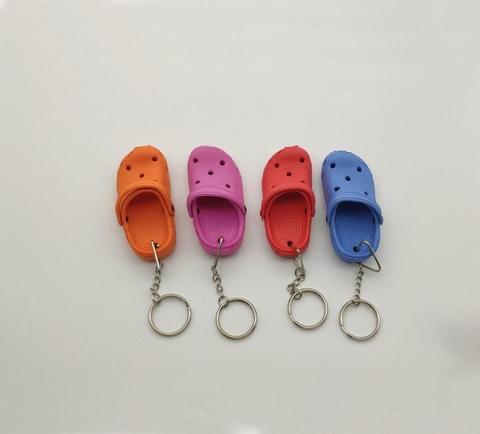 Mini Sandalia de caucho 3D de 8cm, zapatilla de espuma de plástico EVA con agujeros, llavero con zapatilla, accesorios para bolso, 1 unidad ► Foto 1/6