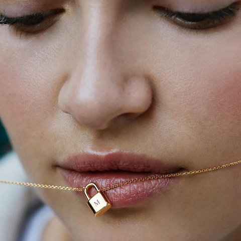 Inicial collar candado de letra para A-Z Capital carta inglés Cadena de collar de oro collar de acero inoxidable para las mujeres ► Foto 1/6