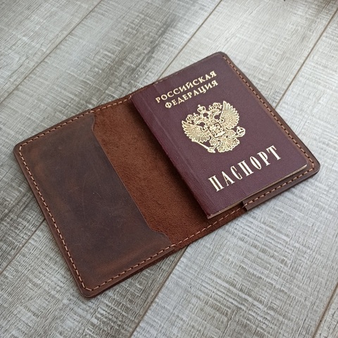 Funda de pasaporte hecha a mano de cuero genuino. Regalo perfecto ► Foto 1/6