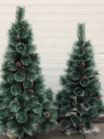 Árbol de Navidad artificial de Año Nuevo con conos ► Foto 1/2