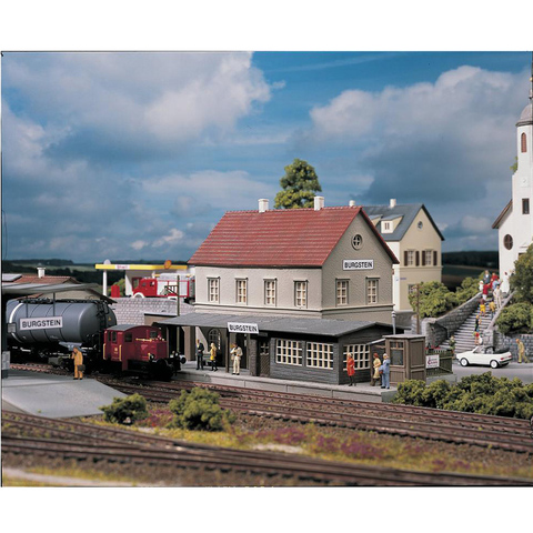 Construction de Train allemand, ratio HO 1:87, Station de chemin de fer, maison #61820, table de sable, modèle ABS à assembler ► Photo 1/2