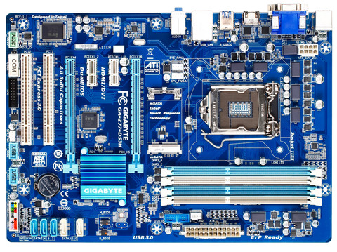 La GA-Z77-DS3H de carte mère GIGABYTE utilisée prend en charge le processeur à prise LGA1155 et la technologie de mémoire à deux canaux ► Photo 1/3