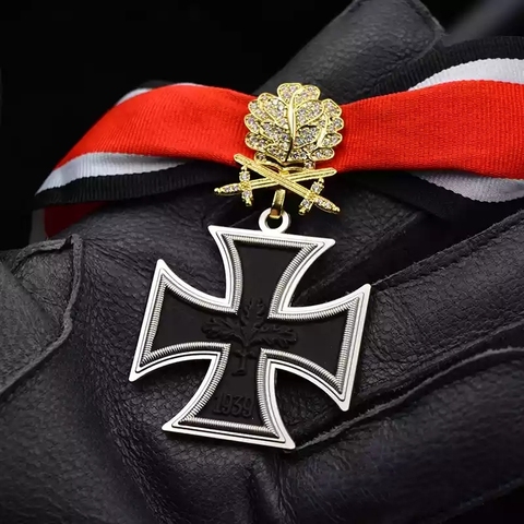 Croix du chevalier de la croix de fer, Version 1957, avec ruban, le plus haut prix pour l'allemagne, avec certificat et boîte ► Photo 1/3