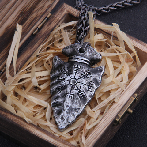 Collier avec pendentif à lance Viking 