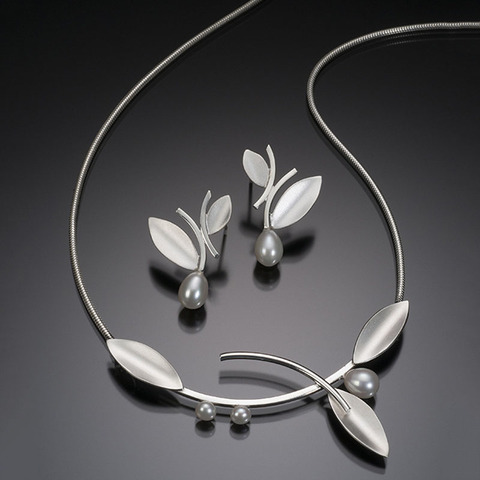 Ensemble de Bijoux en perles blanches/grises, feuilles d'arbre exquises, collier de perles, boucles d'oreilles, couleur gris mat et argent, à la mode ► Photo 1/5