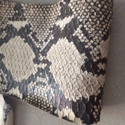 WS038 peau de serpent de couleur mélangée noir et blanc pour sac à chaussures ceinture en cuir artisanat ► Photo 1/3