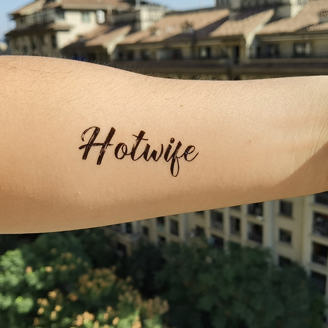 Hotwoman-cocu temporaire tatouage fétiche pour hotwoman cocu ► Photo 1/5