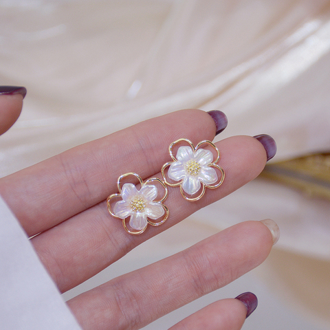 Nouvelle arrivée Simple fleur creuse boucle d'oreille pour les femmes charme acrylique 14K véritable or boucle d'oreille fille dame bijoux pendentif cadeau ► Photo 1/6