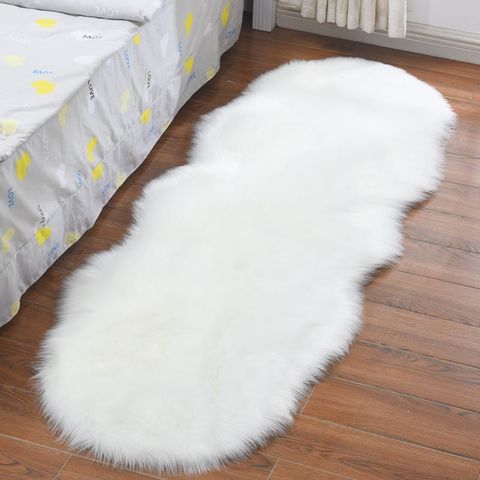 Tapis de sol en fausse fourrure | Irrégulier, Long et doux blanc en fausse peau de mouton, tapis de sol pour chambre à coucher, tapis en peluche et soyeuse, tapis en fausse fourrure ► Photo 1/6