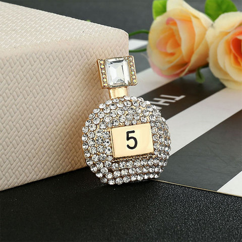 Plein strass lettre broche numéro 5 bouteille de parfum fête mariage femme focus broches ► Photo 1/6