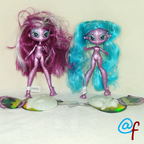 1X Original commerce extérieur fille Novi Alien Vocalable rouge bleu cheveux longs poupée 20cm(8 pouces) 90% nouveau ► Photo 1/5