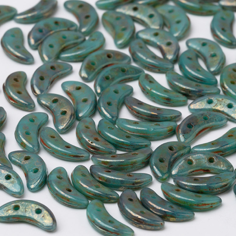 Taidian croissant de lune forme verre tchèque perles Turquoise couleur bricolage perles bijoux Victoria Style 3x10MM 3/5 grams/sac ► Photo 1/6