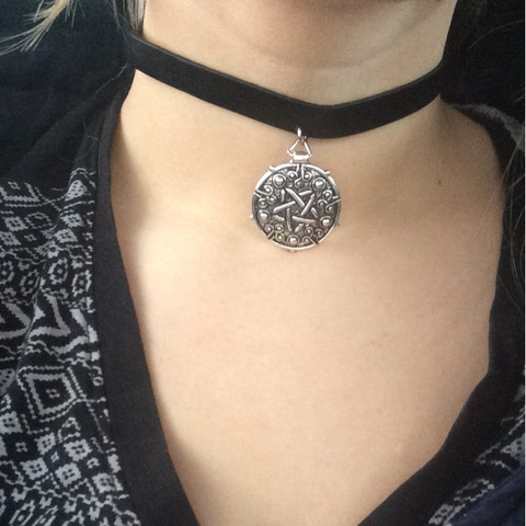 Yennefer – pendentif médaillon en cuir noir, collier ras du cou, magicien 3 jeu de chasse sauvage, Cosplay, collier gothique pour femmes, bijoux ► Photo 1/4