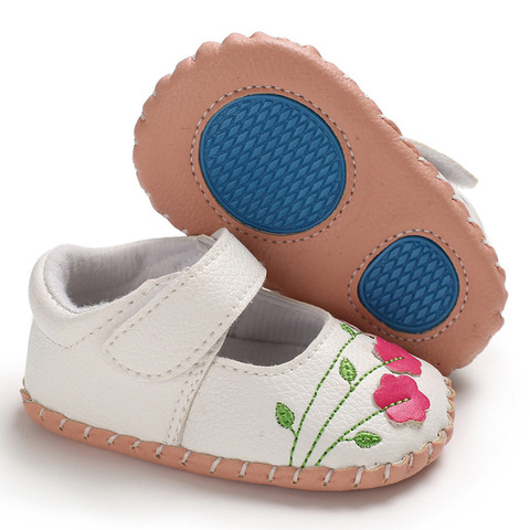 Chaussures pour nouveau-né fille et garçon, semelle en caoutchouc souple, brodée à la main avec fleurs, premières promenades princesse pour bébé ► Photo 1/6