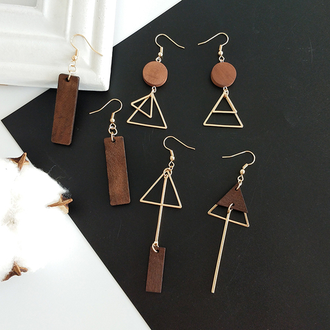 Boucles d'oreilles asymétriques triangulaires en bois géométriques simples ► Photo 1/6