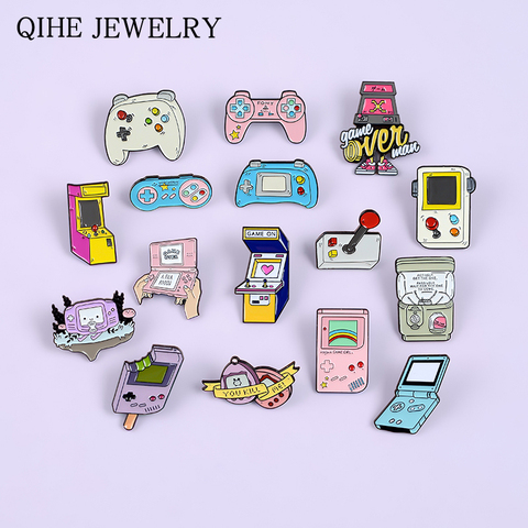 Broches pour les amoureux du jeu, Console de jeu portable pour animaux de compagnie, Robot Gashapon Machines, manette de jeu de plus de 90s, Badges à broches en émail ► Photo 1/6